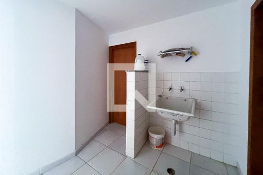 Casa em Indianópolis com 5 quartos, 2 suítes. Oportunidades para comprar. — Área de Serviço