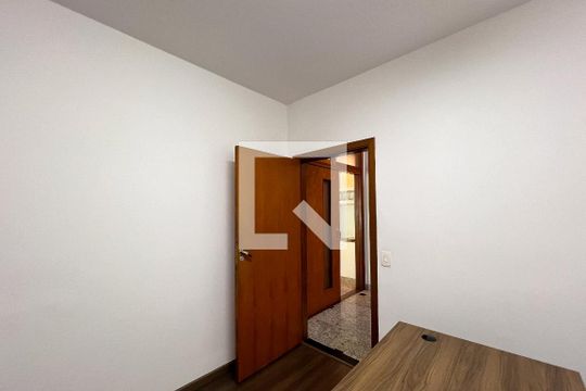 Casa em Indianópolis com 5 quartos, 2 suítes. Oportunidades para comprar. — Sala 3