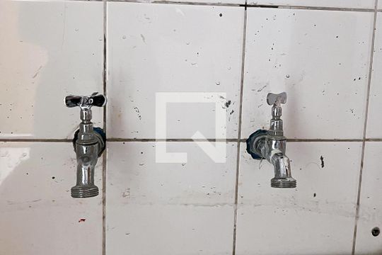 Casa em Indianópolis com 5 quartos, 2 suítes. Oportunidades para comprar. — Área de Serviço