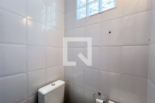 Casa em Indianópolis com 5 quartos, 2 suítes. Oportunidades para comprar. — Lavabo 2