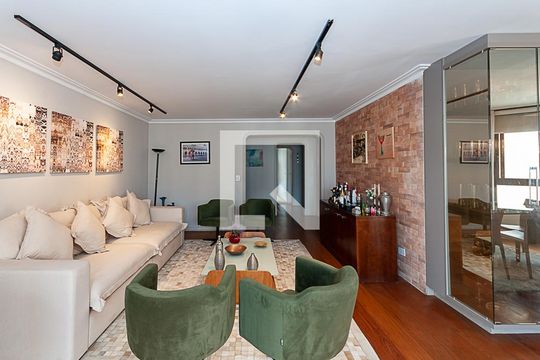 Comprar apartamento em Perdizes: 4 suítes, varanda, mobiliado, churrasqueira e academia no condomínio. — Sala de Estar