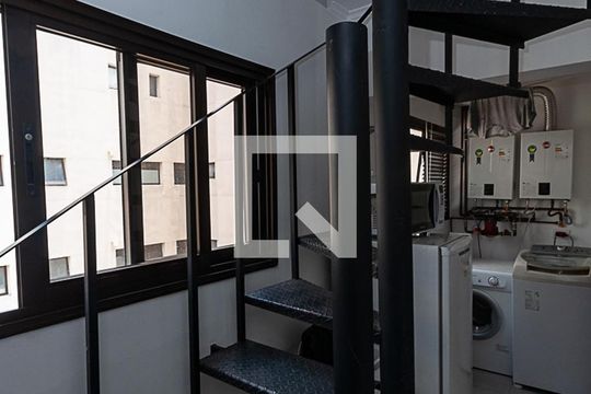 Comprar apartamento em Perdizes: 4 suítes, varanda, mobiliado, churrasqueira e academia no condomínio. — Lavanderia