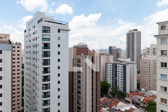 Comprar apartamento em Perdizes: 4 suítes, varanda, mobiliado, churrasqueira e academia no condomínio. — Vista