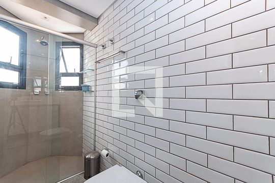 Comprar apartamento em Perdizes: 4 suítes, varanda, mobiliado, churrasqueira e academia no condomínio. — Banheiro da Suíte 2