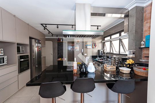 Comprar apartamento em Perdizes: 4 suítes, varanda, mobiliado, churrasqueira e academia no condomínio. — Cozinha Americana