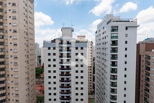 Comprar apartamento em Perdizes: 4 suítes, varanda, mobiliado, churrasqueira e academia no condomínio. — Vista