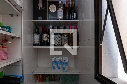 Comprar apartamento em Perdizes: 4 suítes, varanda, mobiliado, churrasqueira e academia no condomínio. — Despensa