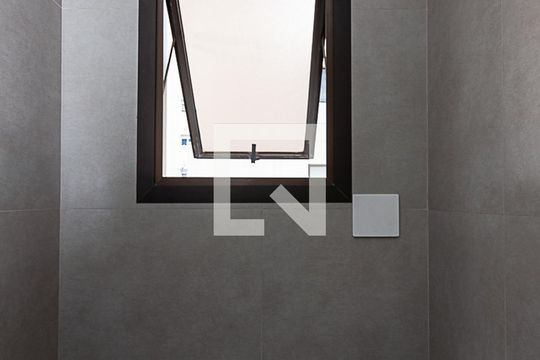 Comprar apartamento em Perdizes: 4 suítes, varanda, mobiliado, churrasqueira e academia no condomínio. — Banheiro Suite 3