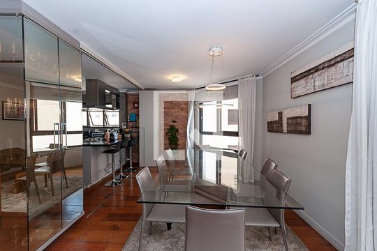 Comprar apartamento em Perdizes: 4 suítes, varanda, mobiliado, churrasqueira e academia no condomínio. — Sala de Jantar