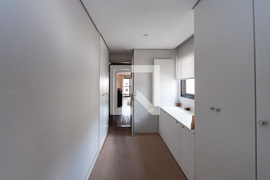 Comprar apartamento em Perdizes: 4 suítes, varanda, mobiliado, churrasqueira e academia no condomínio. — Corredor Suites