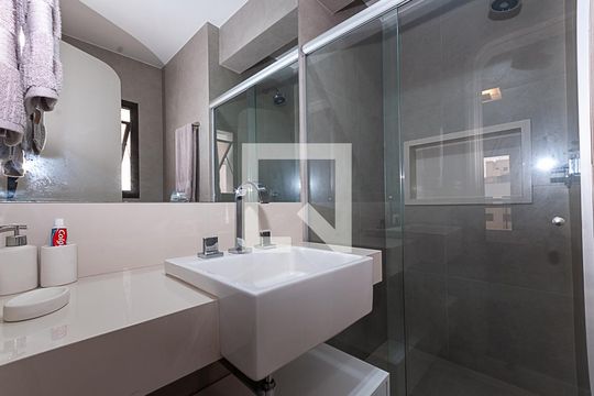 Comprar apartamento em Perdizes: 4 suítes, varanda, mobiliado, churrasqueira e academia no condomínio. — Banheiro Suite 3