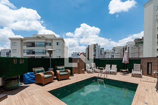 Comprar apartamento em Perdizes: 4 suítes, varanda, mobiliado, churrasqueira e academia no condomínio. — Piscina