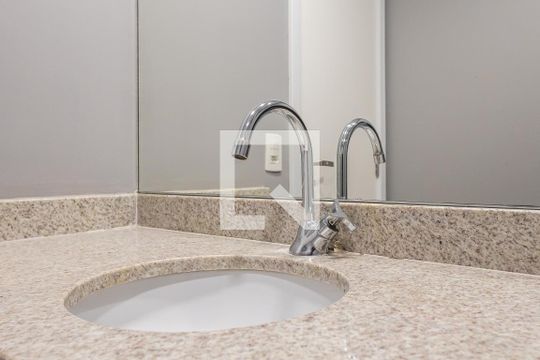 Apartamento para comprar com 2 suítes e varanda. Aproveite essa oportunidade de compra! — Lavabo