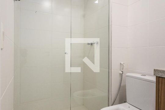 Apartamento para comprar com 2 suítes e varanda. Aproveite essa oportunidade de compra! — Banheiro da Suíte 1