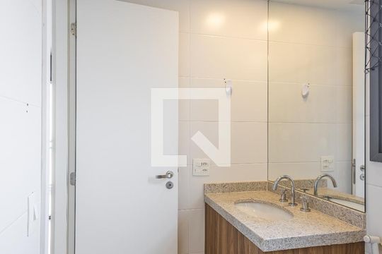 Apartamento para comprar com 2 suítes e varanda. Aproveite essa oportunidade de compra! — Banheiro da Suíte 2