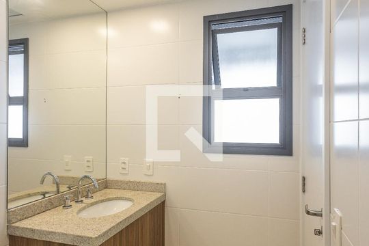 Apartamento para comprar com 2 suítes e varanda. Aproveite essa oportunidade de compra! — Banheiro da Suíte 1