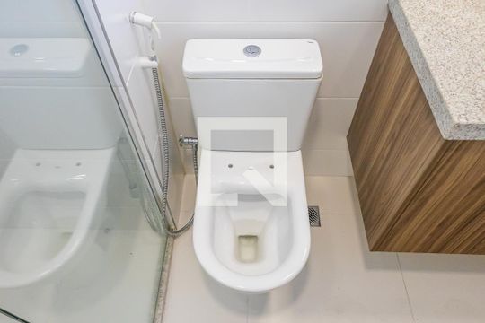 Apartamento para comprar com 2 suítes e varanda. Aproveite essa oportunidade de compra! — Banheiro da Suíte 1
