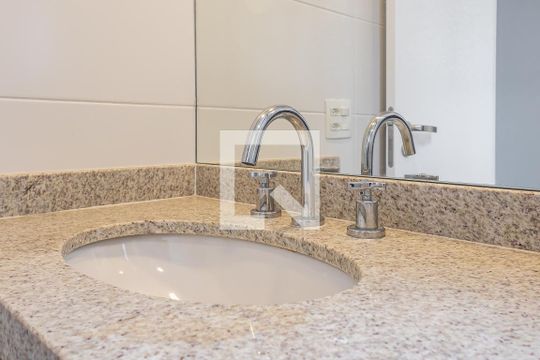 Apartamento para comprar com 2 suítes e varanda. Aproveite essa oportunidade de compra! — Banheiro da Suíte 2