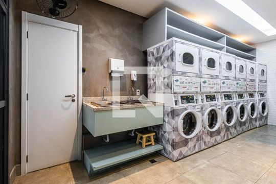 Apartamento para comprar com 2 suítes e varanda. Aproveite essa oportunidade de compra! — Lavanderia