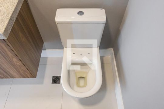 Apartamento para comprar com 2 suítes e varanda. Aproveite essa oportunidade de compra! — Lavabo