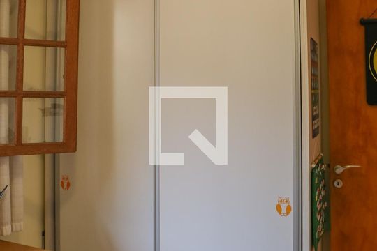Comprar casa mobiliada em Perdizes com 3 quartos, varanda e aceita animais. — Quarto 3