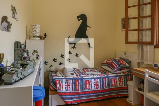 Comprar casa mobiliada em Perdizes com 3 quartos, varanda e aceita animais. — Quarto 3