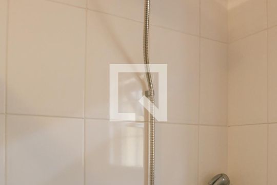 Comprar casa mobiliada em Perdizes com 3 quartos, varanda e aceita animais. — Banheiro da Suíte 2