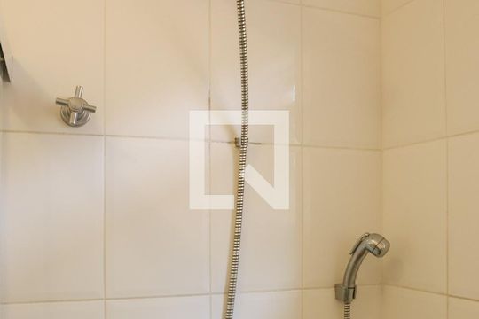 Comprar casa mobiliada em Perdizes com 3 quartos, varanda e aceita animais. — Banheiro da Suíte 1