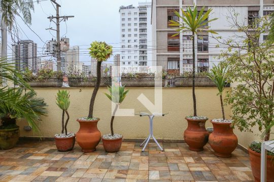 Comprar casa mobiliada em Perdizes com 3 quartos, varanda e aceita animais. — Varanda gourmet