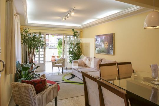 Comprar casa mobiliada em Perdizes com 3 quartos, varanda e aceita animais. — foto 1