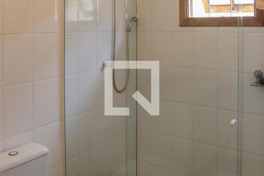 Comprar casa mobiliada em Perdizes com 3 quartos, varanda e aceita animais. — Banheiro da Suíte 2