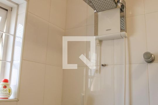 Comprar casa mobiliada em Perdizes com 3 quartos, varanda e aceita animais. — Banheiro Social