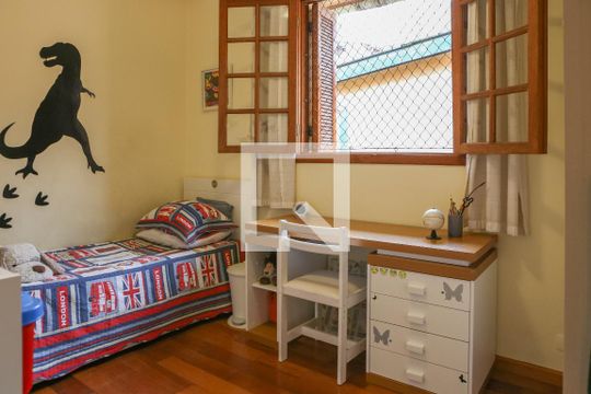Comprar casa mobiliada em Perdizes com 3 quartos, varanda e aceita animais. — Quarto 3