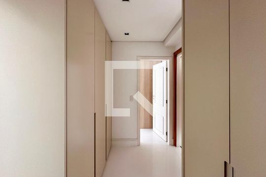 Venda de apartamento no Brooklin com 2 quartos e piscina no condomínio. — Corredor Suítes