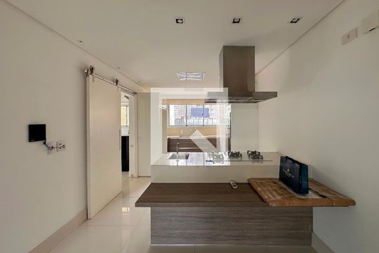 Venda de apartamento no Brooklin com 2 quartos e piscina no condomínio. — Cozinha