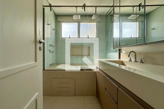 Venda de apartamento no Brooklin com 2 quartos e piscina no condomínio. — Banheiro Suíte 2