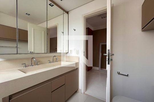 Venda de apartamento no Brooklin com 2 quartos e piscina no condomínio. — Banheiro Suíte 2