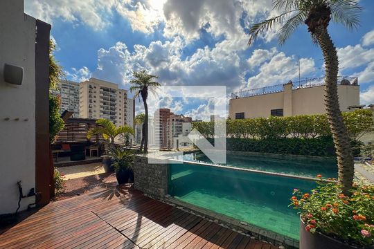 Venda de apartamento no Brooklin com 2 quartos e piscina no condomínio. — Piscina
