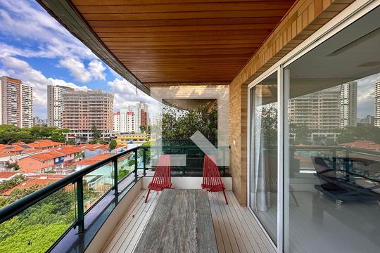 Venda de apartamento no Brooklin com 2 quartos e piscina no condomínio. — Sacada