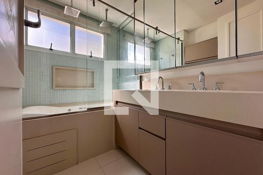 Venda de apartamento no Brooklin com 2 quartos e piscina no condomínio. — Banheiro Suíte 2