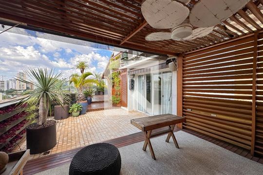 Venda de apartamento no Brooklin com 2 quartos e piscina no condomínio. — Varanda Superior