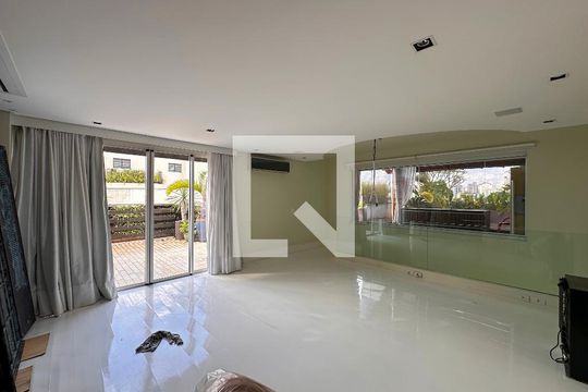 Venda de apartamento no Brooklin com 2 quartos e piscina no condomínio. — Sala Tv Superior