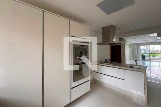 Venda de apartamento no Brooklin com 2 quartos e piscina no condomínio. — Cozinha