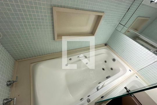 Venda de apartamento no Brooklin com 2 quartos e piscina no condomínio. — Detalhe Banheiro Suíte 2