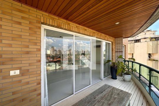 Venda de apartamento no Brooklin com 2 quartos e piscina no condomínio. — Sacada