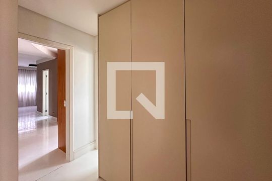 Venda de apartamento no Brooklin com 2 quartos e piscina no condomínio. — Corredor Suítes