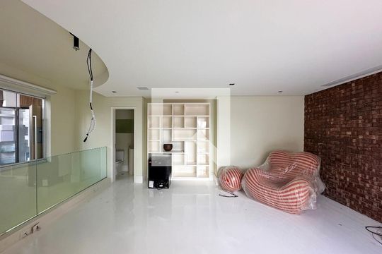 Venda de apartamento no Brooklin com 2 quartos e piscina no condomínio. — Sala Tv Superior