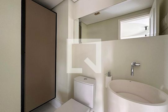 Venda de apartamento no Brooklin com 2 quartos e piscina no condomínio. — Lavabo Superior
