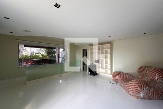 Venda de apartamento no Brooklin com 2 quartos e piscina no condomínio. — Sala Tv Superior