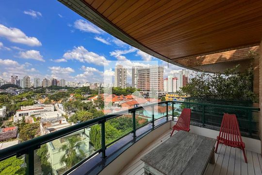Venda de apartamento no Brooklin com 2 quartos e piscina no condomínio. — Sacada